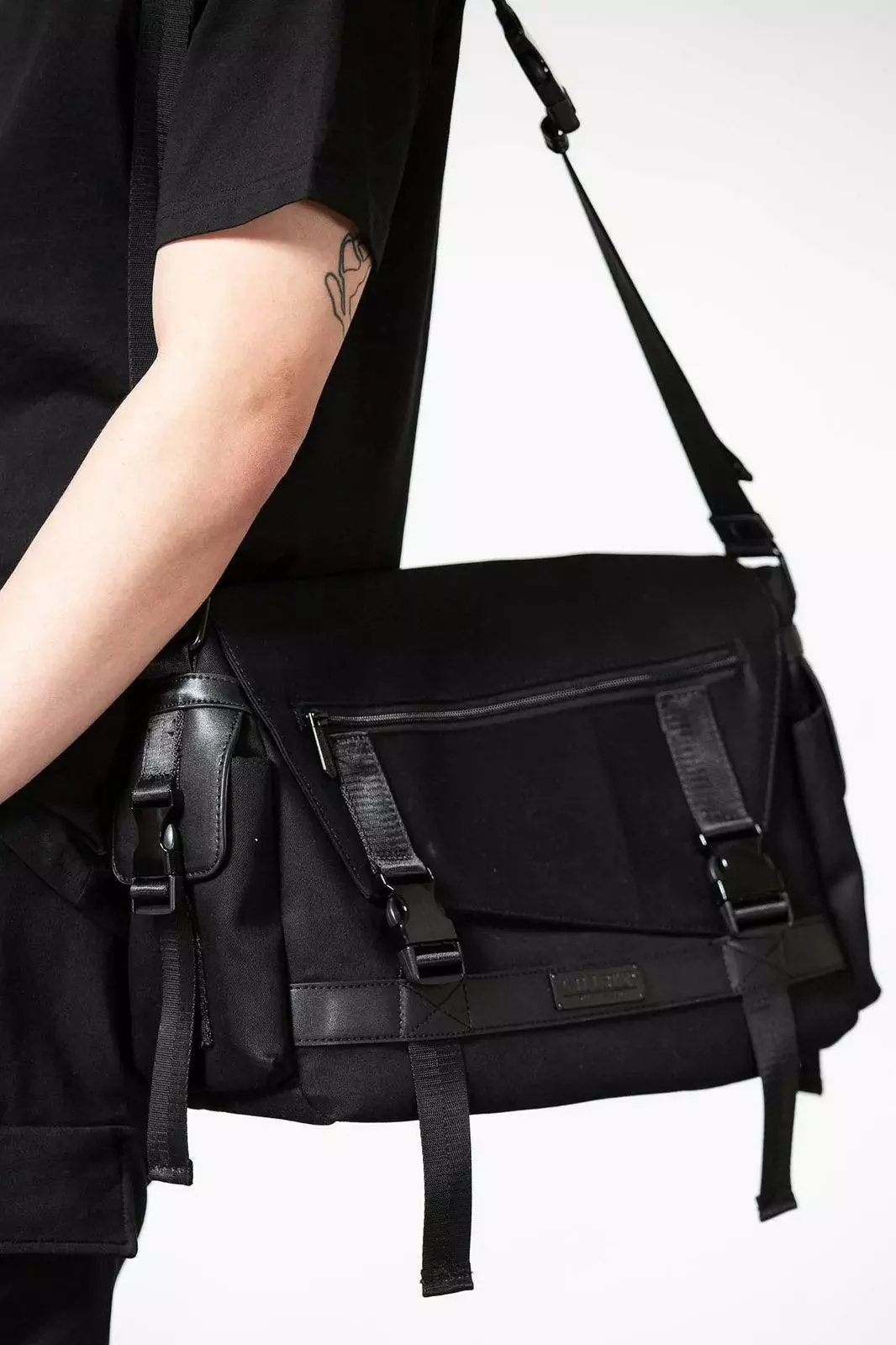 Chromer Messenger Bag 4 Chromer Messenger Bag - Image 2